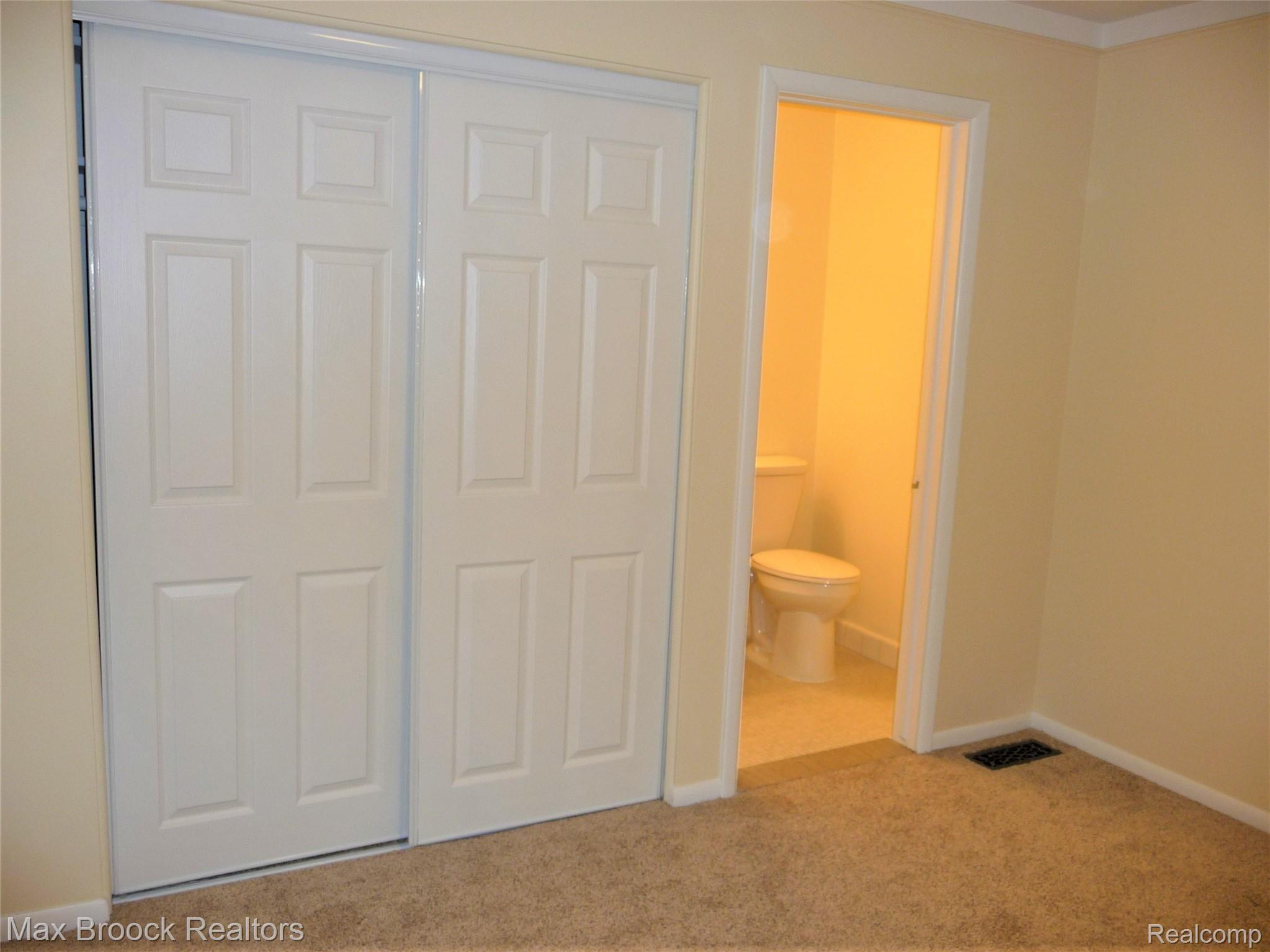 1155 Derby Road Birmingham, MI 48009 - Photo 12 of 14 P1020986 (2).JPG