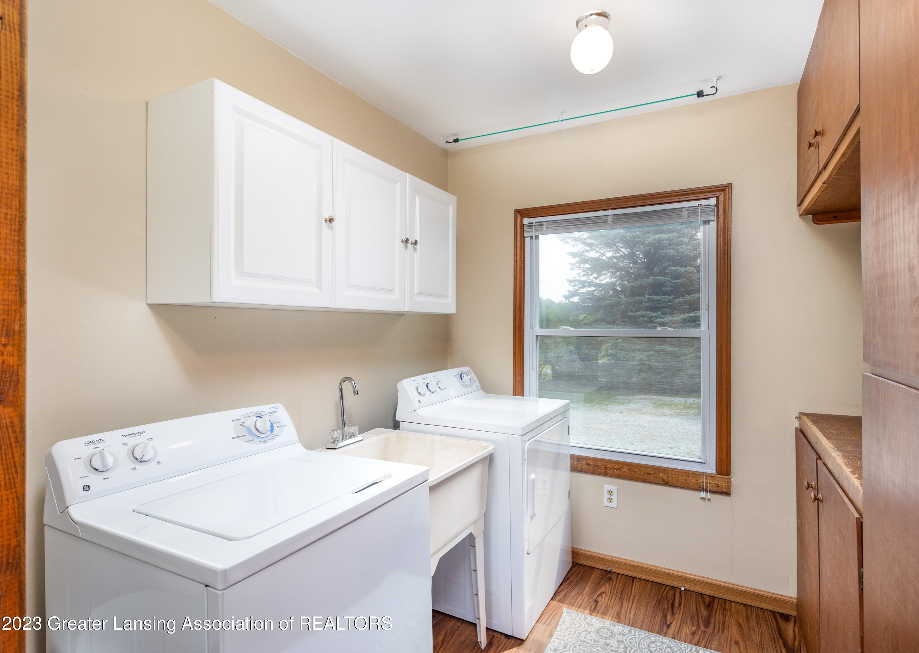 2216 East Cavanaugh Road Lansing, MI 48910 - Photo 13 of 17 Laundry - First Floor