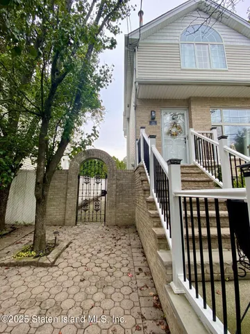 a building with a outdoor space