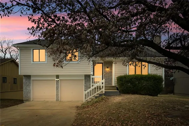 $285,000 | 14406 St Andrews Drive, Grandview, MO 64030