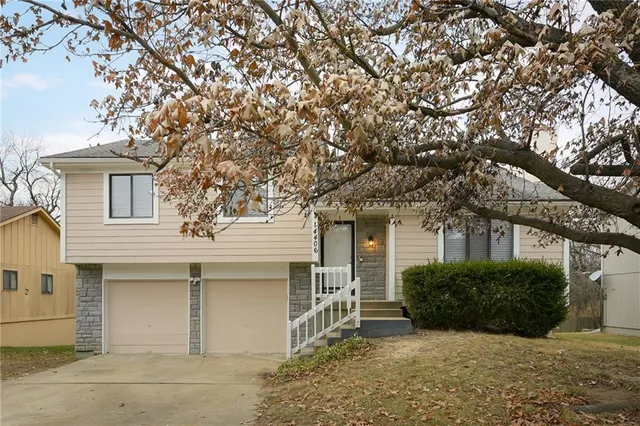 $285,000 | 14406 St Andrews Drive, Grandview, MO 64030