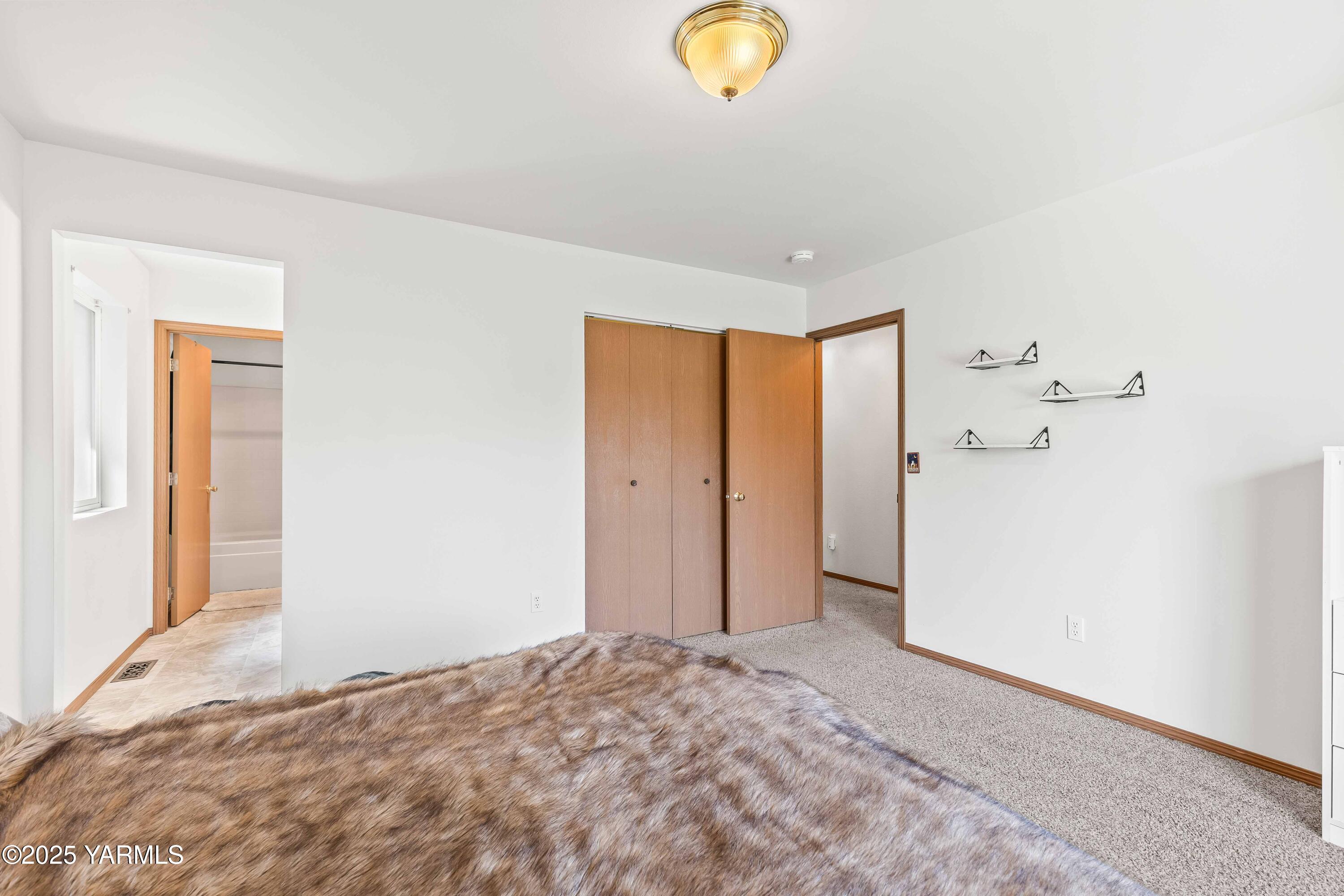 6508 Terry Avenue Yakima, WA 98908 - Photo 18 of 24 a view of a livingroom with wooden floor