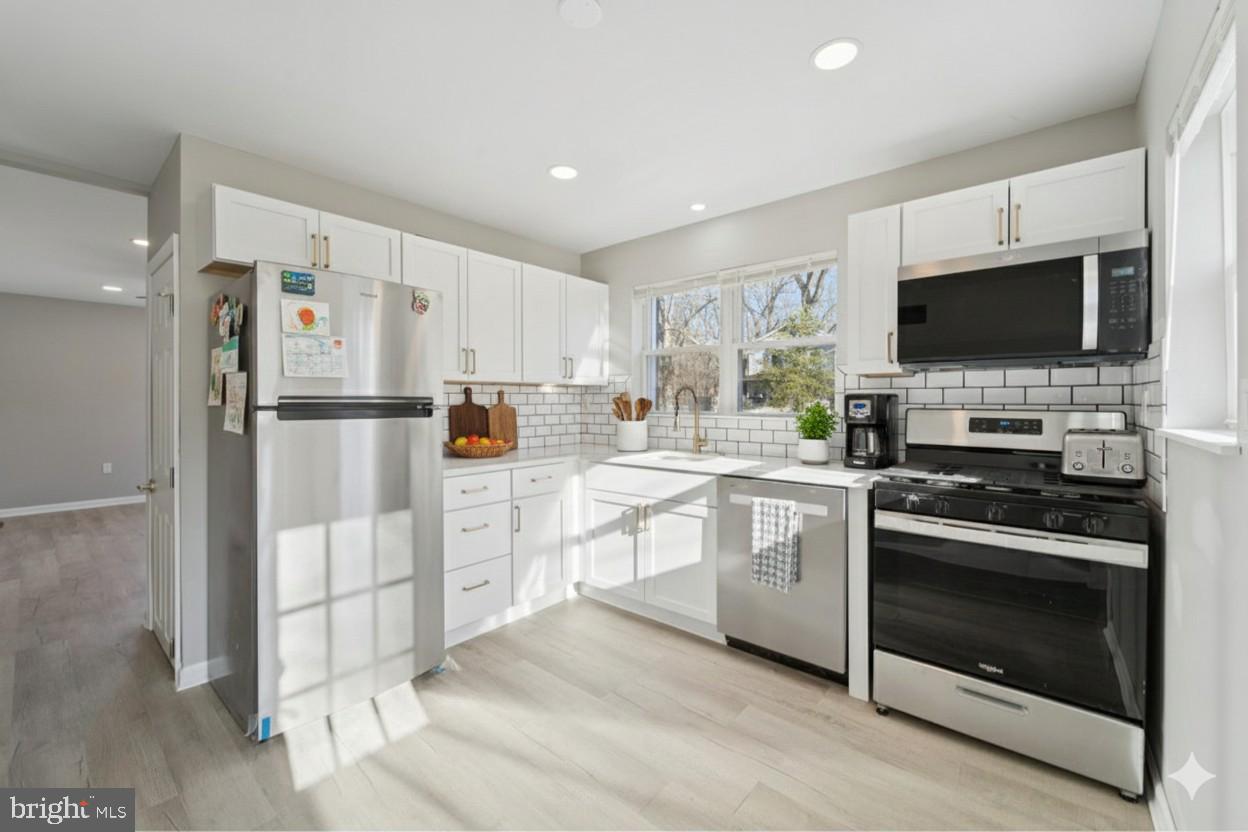 760 Ashbourne Avenue Lindenwold, NJ 08021 - Photo 11 of 30 Virtually Staged Kitchen