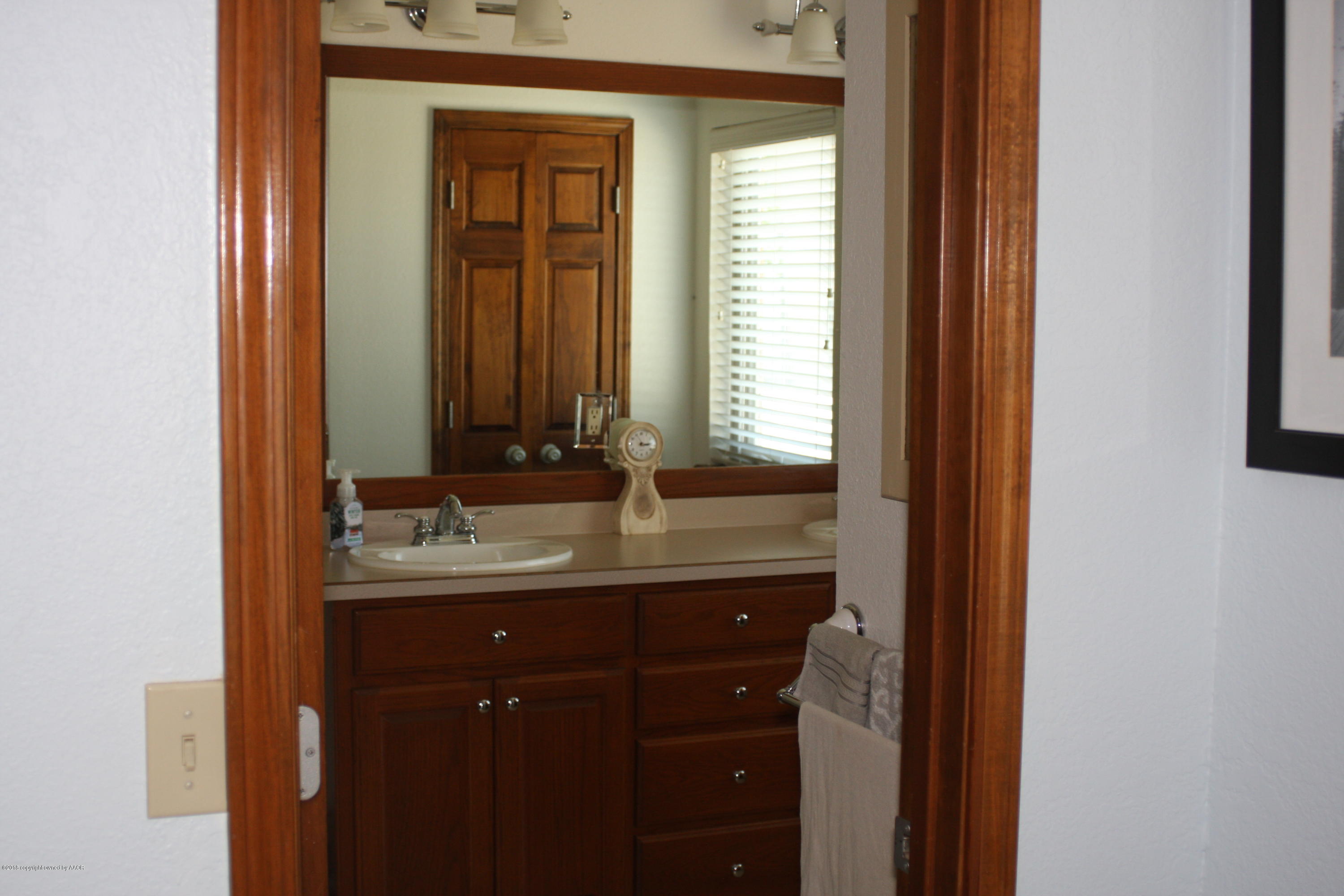 9110 Dowell Road Amarillo, TX 79119 - Photo 17 of 47 07aMBthMaster Bath 01
