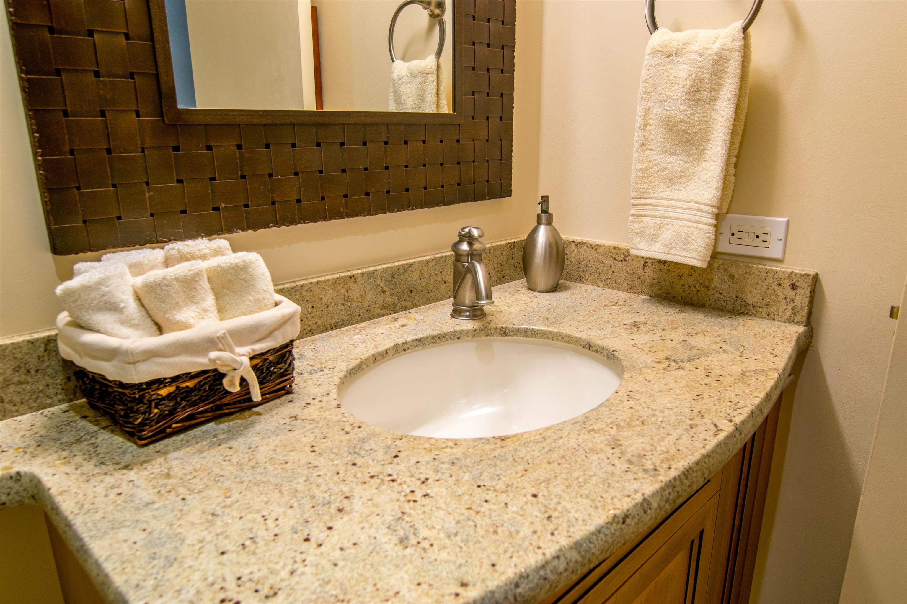 4007 Lower Honoapiilani Road, Unit 113 Lahaina, HI 96761 - Photo 14 of 27 Gallery Image 14