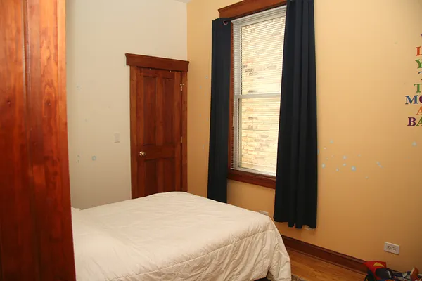 $3,895 | 857 West Newport Avenue, Unit 3, Chicago, IL 60657