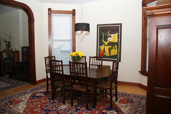 $3,895 | 857 West Newport Avenue, Unit 3, Chicago, IL 60657