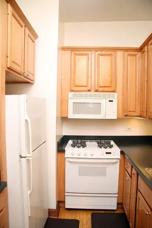 $3,895 | 857 West Newport Avenue, Unit 3, Chicago, IL 60657