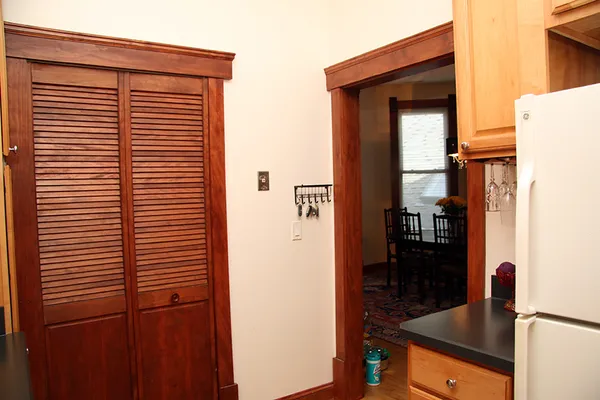 $3,895 | 857 West Newport Avenue, Unit 3, Chicago, IL 60657