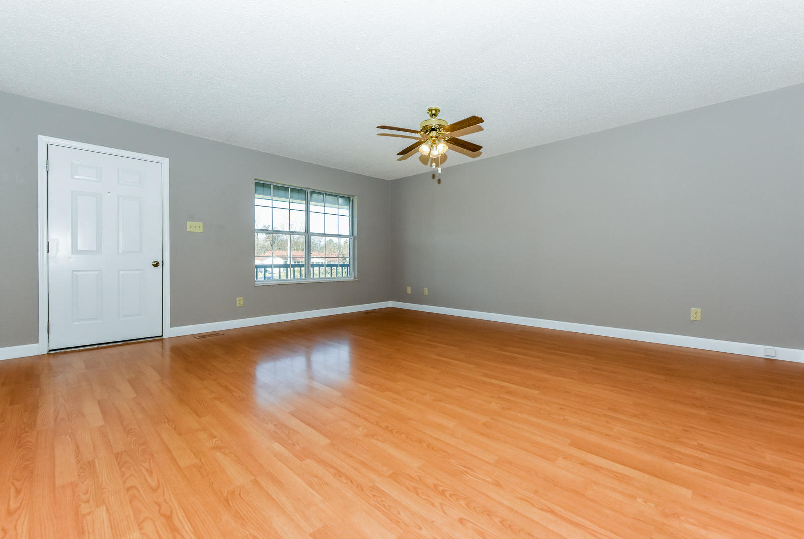 502 Hopewell Road Maryville, TN 37801 - Photo 6 of 29 Hope living room 2