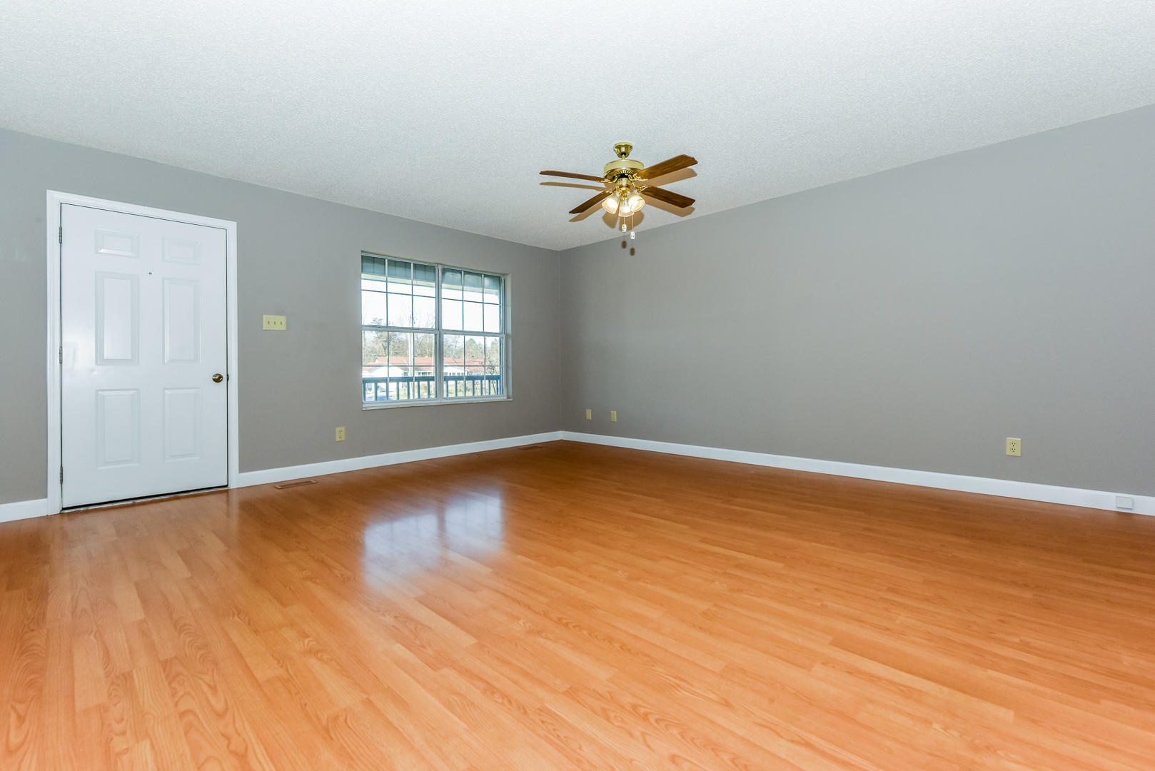 502 Hopewell Road Maryville, TN 37801 - Photo 7 of 29 Living room
