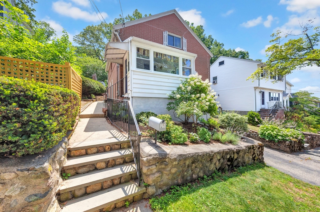 19 Lansdowne Road Arlington, MA 02474 - Photo 3 of 41