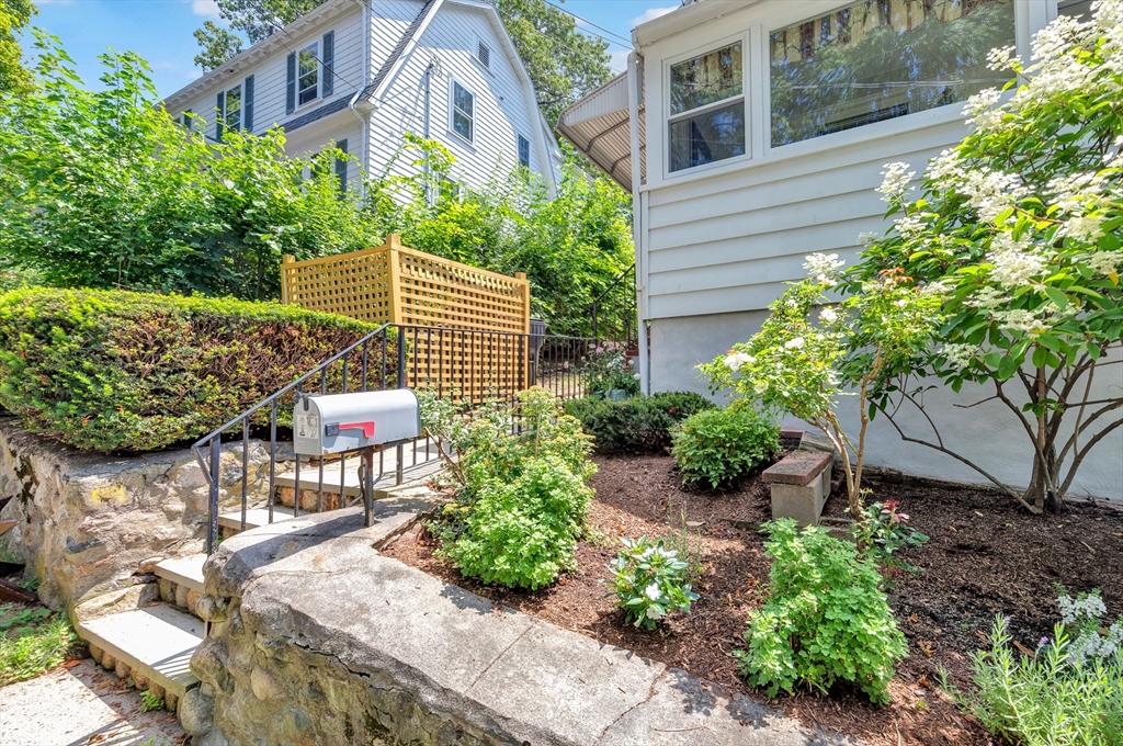 19 Lansdowne Road Arlington, MA 02474 - Photo 5 of 41