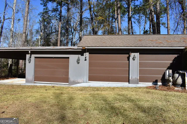 a view of backyard with tree