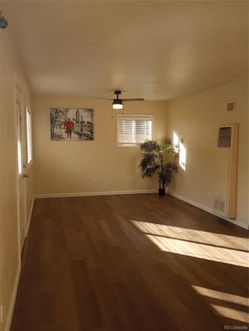 a view of livingroom with furniture