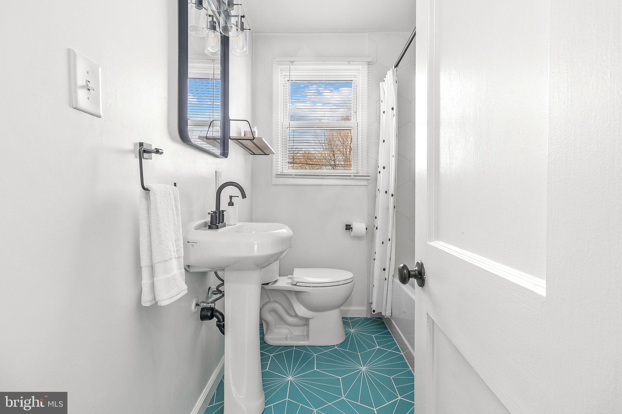 240 Upland Road Brookhaven, PA 19015 - Photo 15 of 25