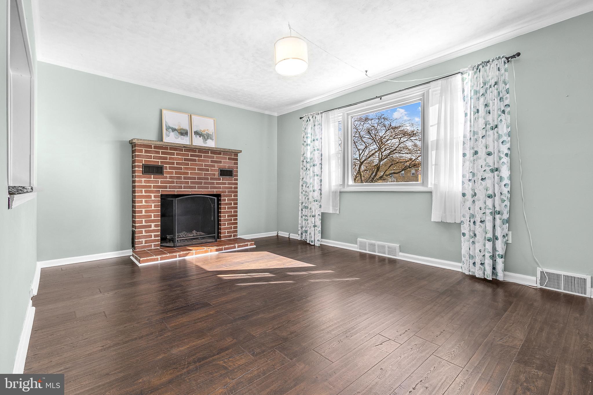 240 Upland Road Brookhaven, PA 19015 - Photo 4 of 25