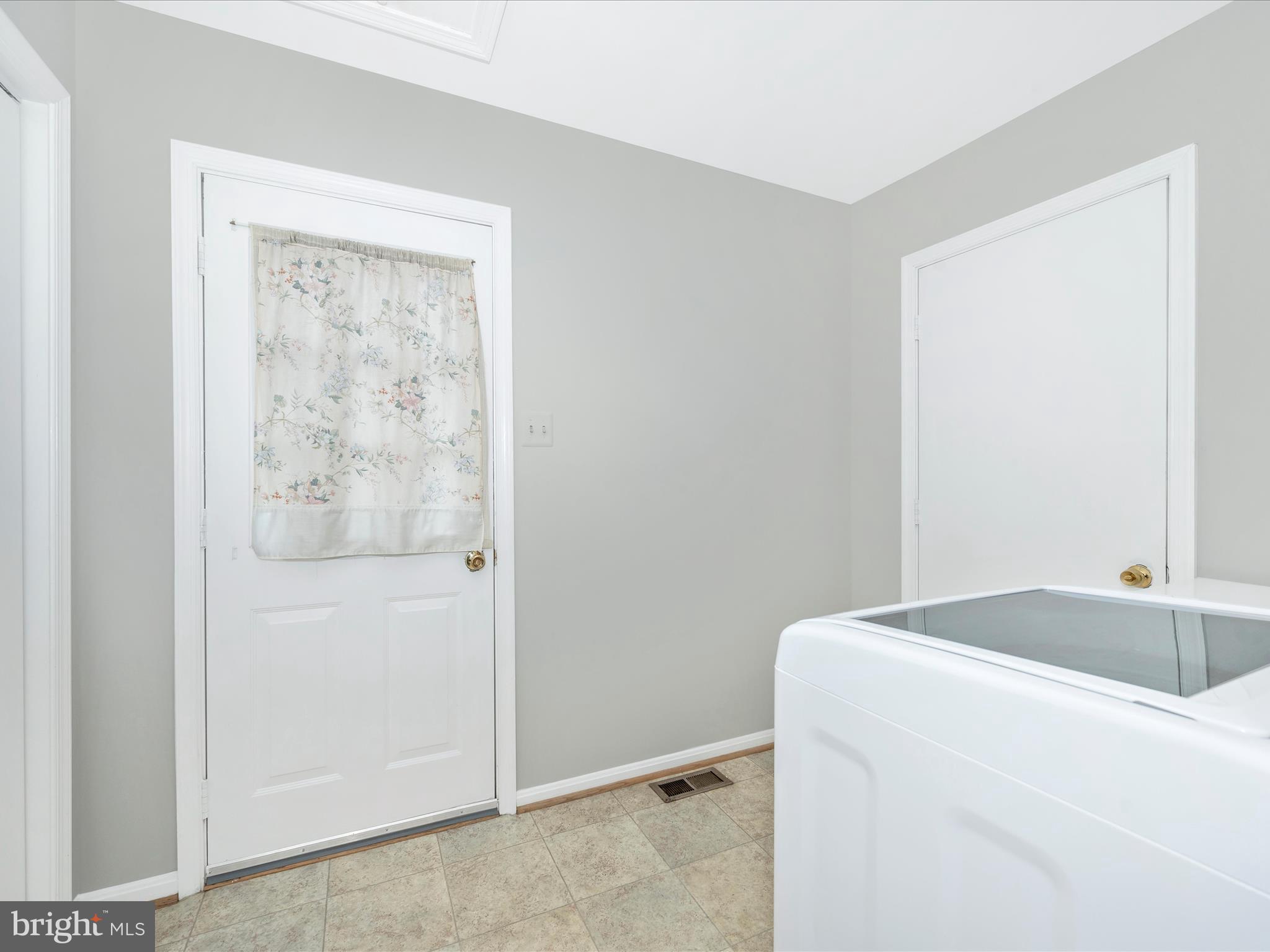 802 Pointer Ridge Drive Gaithersburg, MD 20878 - Photo 19 of 43 Laundry Room