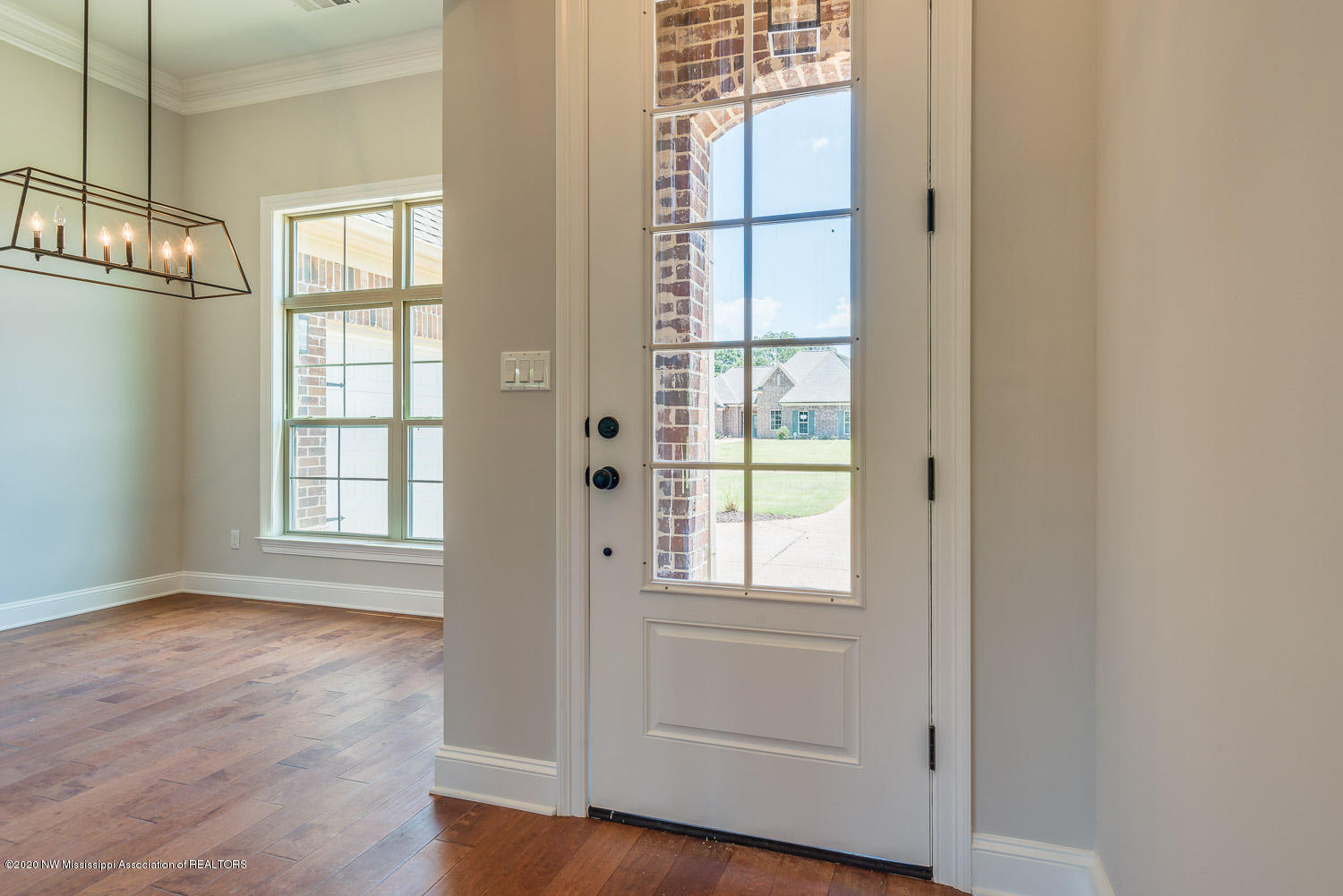 1587 Treestand Road Southaven, MS 38672 - Photo 3 of 22 Entry - Dining