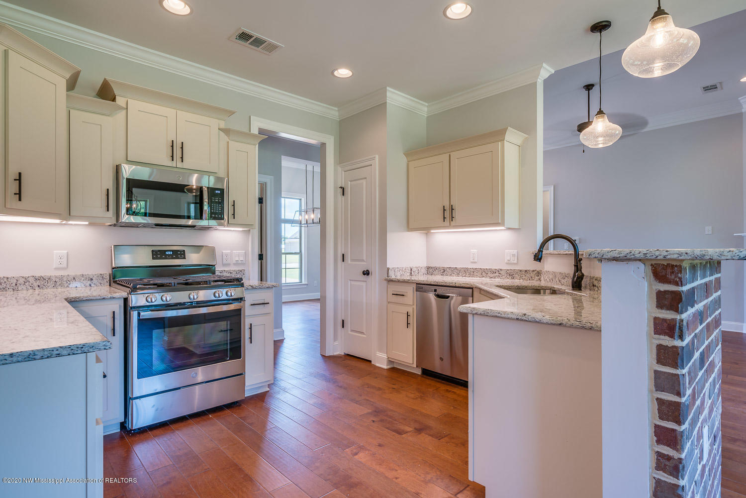1587 Treestand Road Southaven, MS 38672 - Photo 5 of 22 Kitchen