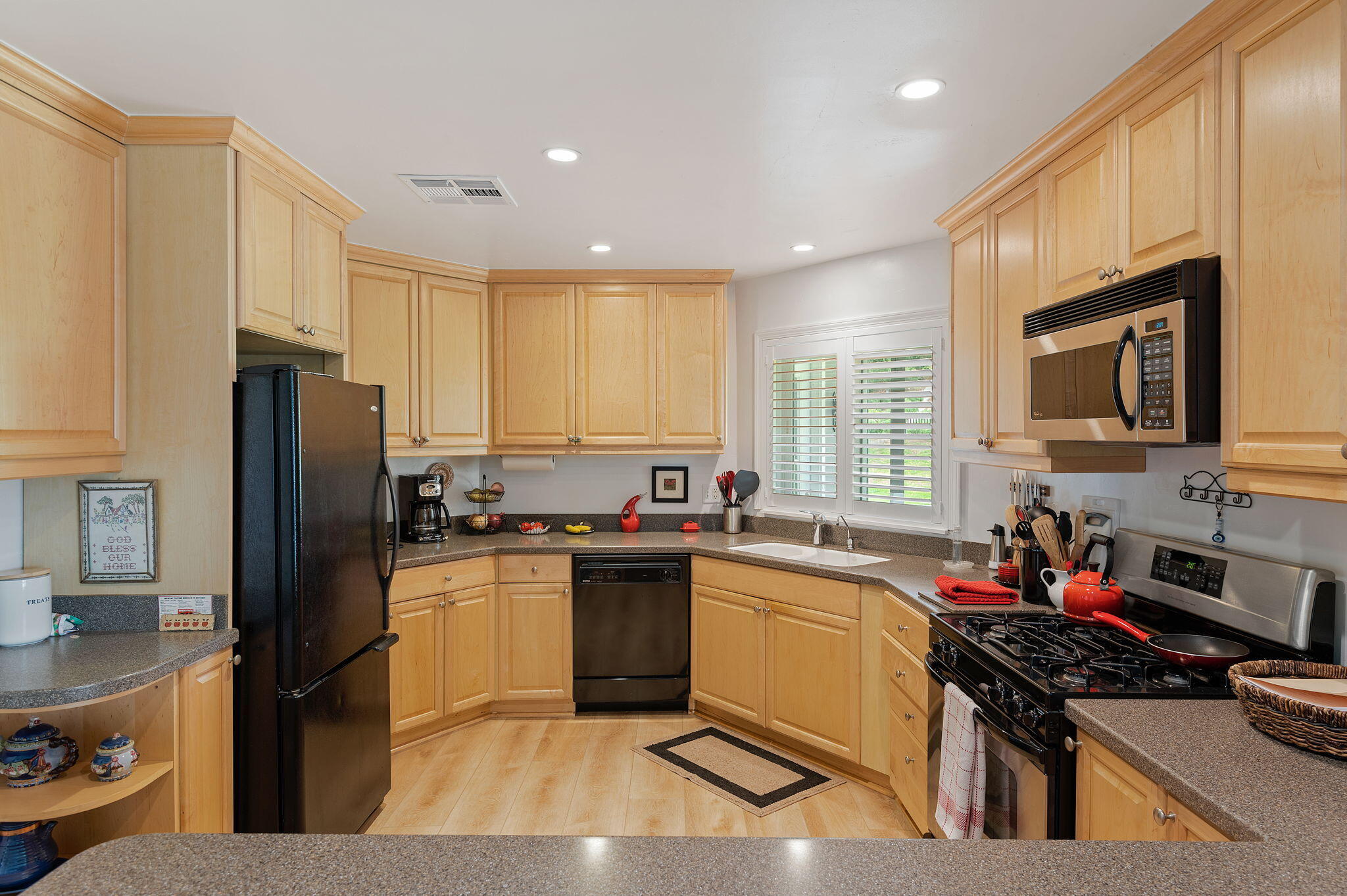 340 Old Mill Road, Unit 231 Santa Barbara, CA 93110 - Photo 8 of 20 11-web-or-mls-11 - Kitchen