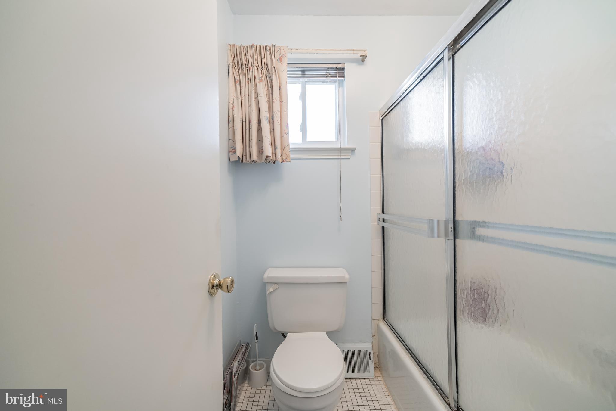 7703 Oak Lane Road Cheltenham, PA 19012 - Photo 26 of 42 Main Bathroom