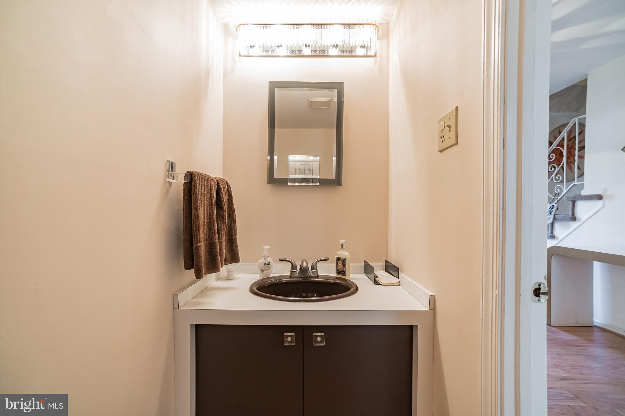 7703 Oak Lane Road Cheltenham, PA 19012 - Photo 10 of 42 1/2 Bathroom - Main Floor