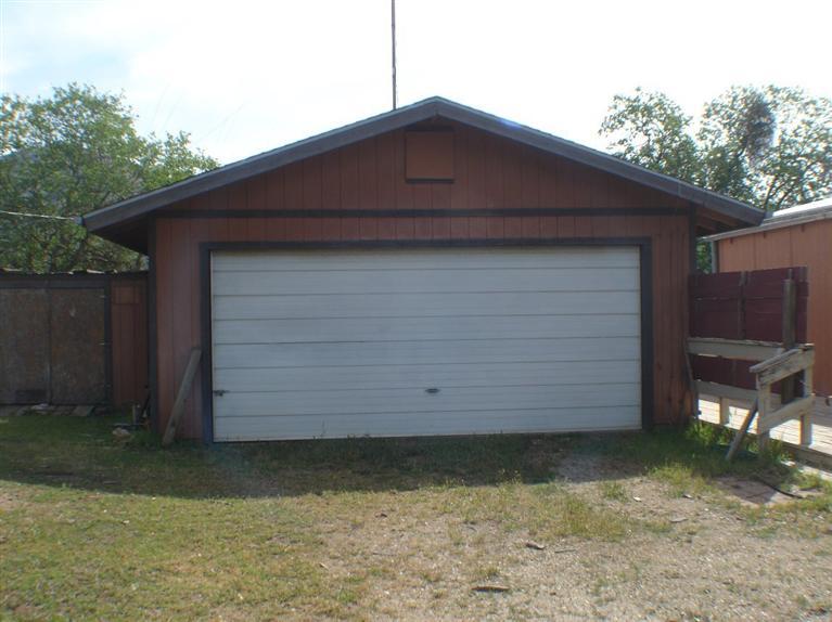 47560 Creekside Road Squaw Valley, CA 93675 - Photo 5 of 23 garage