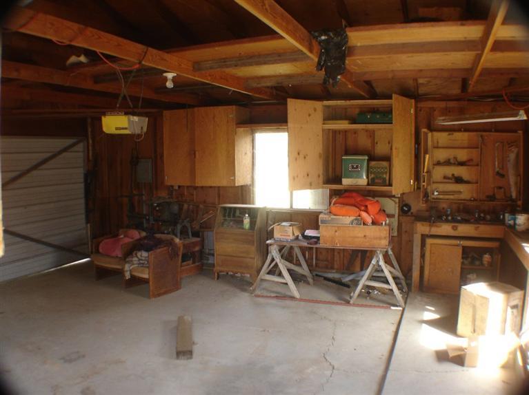 47560 Creekside Road Squaw Valley, CA 93675 - Photo 6 of 23 inside garage