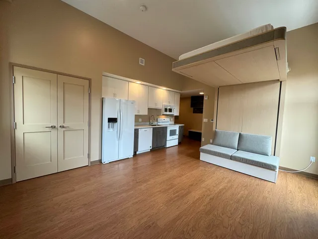 $1,699 | 83 Hanover Street, Unit 409, Manchester, NH 03101