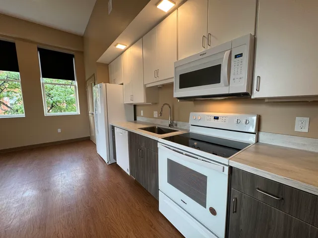 $1,699 | 83 Hanover Street, Unit 409, Manchester, NH 03101