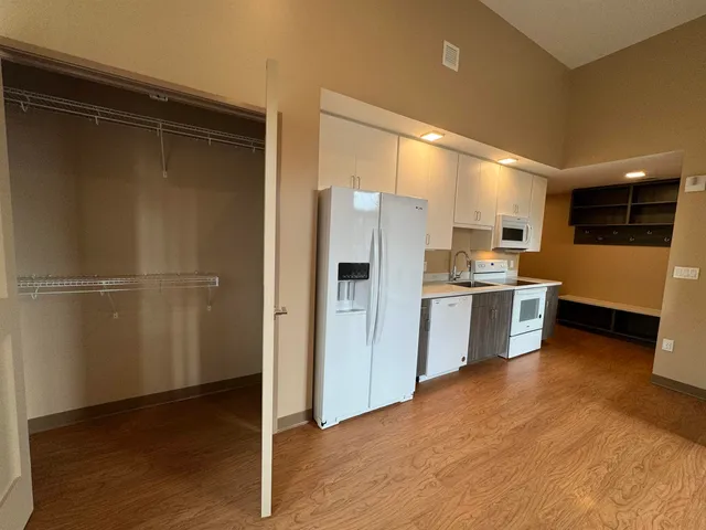 $1,699 | 83 Hanover Street, Unit 409, Manchester, NH 03101