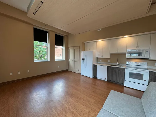 $1,699 | 83 Hanover Street, Unit 409, Manchester, NH 03101