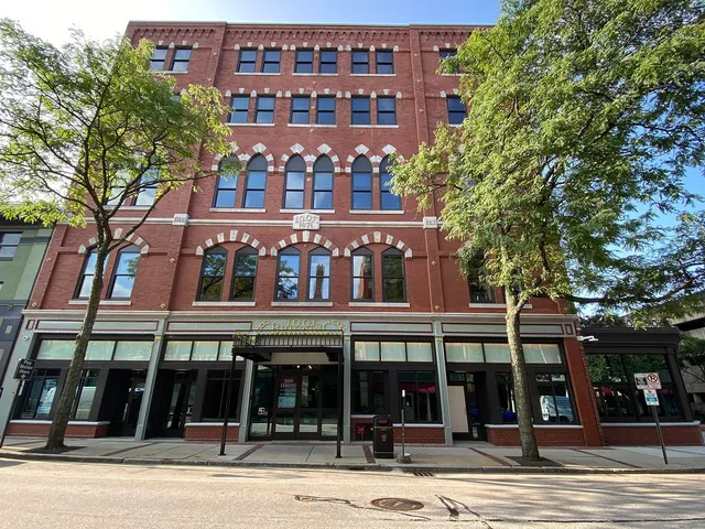 $1,699 | 83 Hanover Street, Unit 409, Manchester, NH 03101