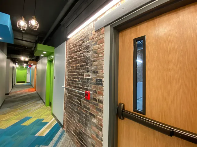 $1,699 | 83 Hanover Street, Unit 409, Manchester, NH 03101