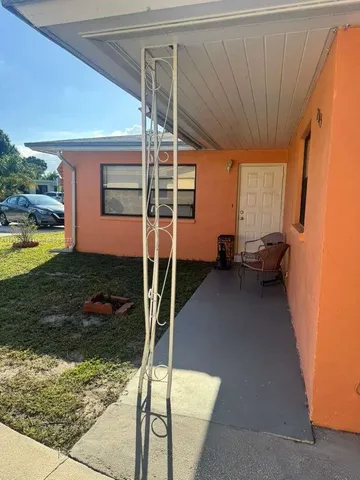 a view of a backyard of the house