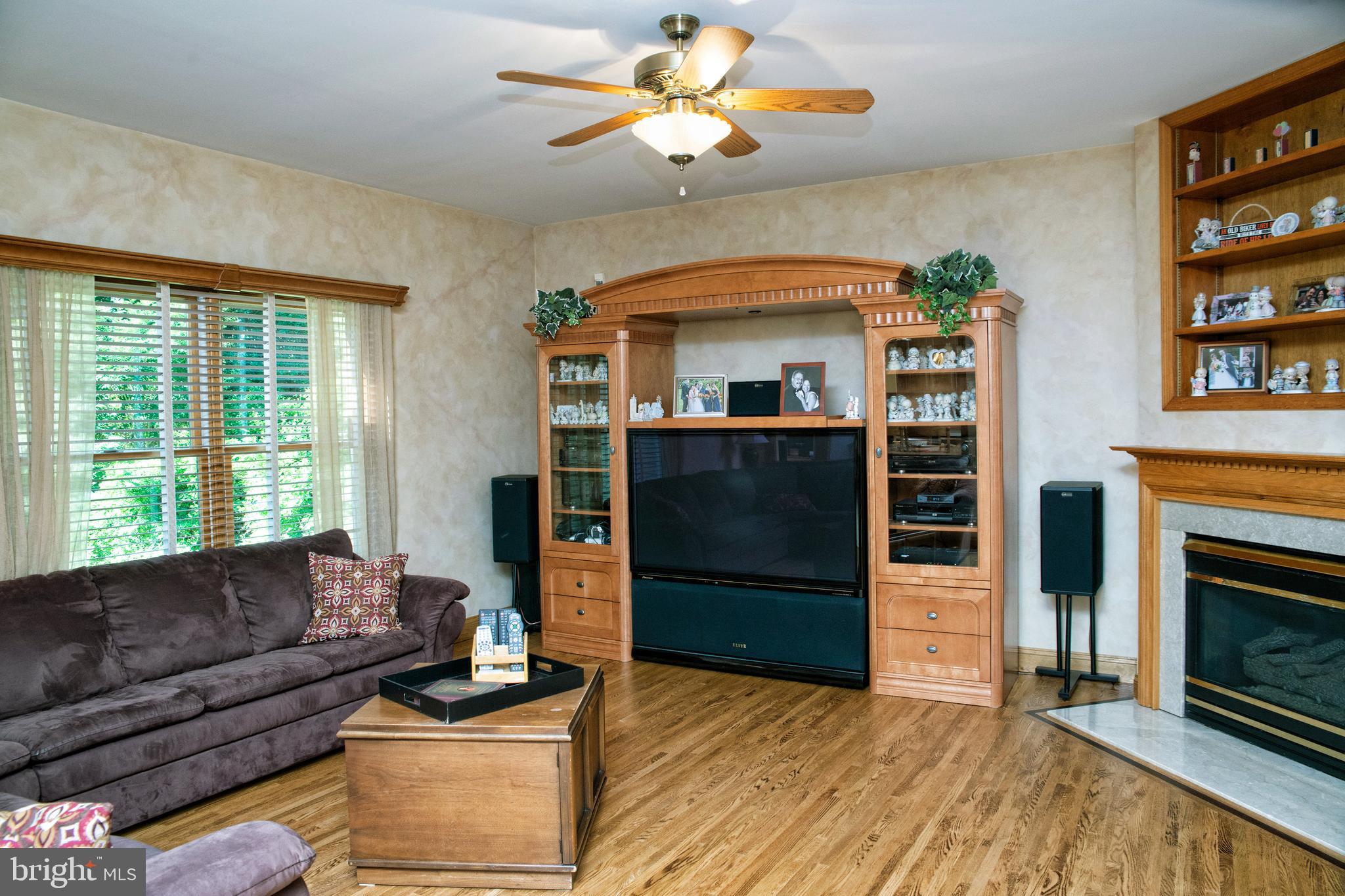 73 Ellisdale Road Allentown, NJ 08501 - Photo 21 of 49 Den with gas fireplace.