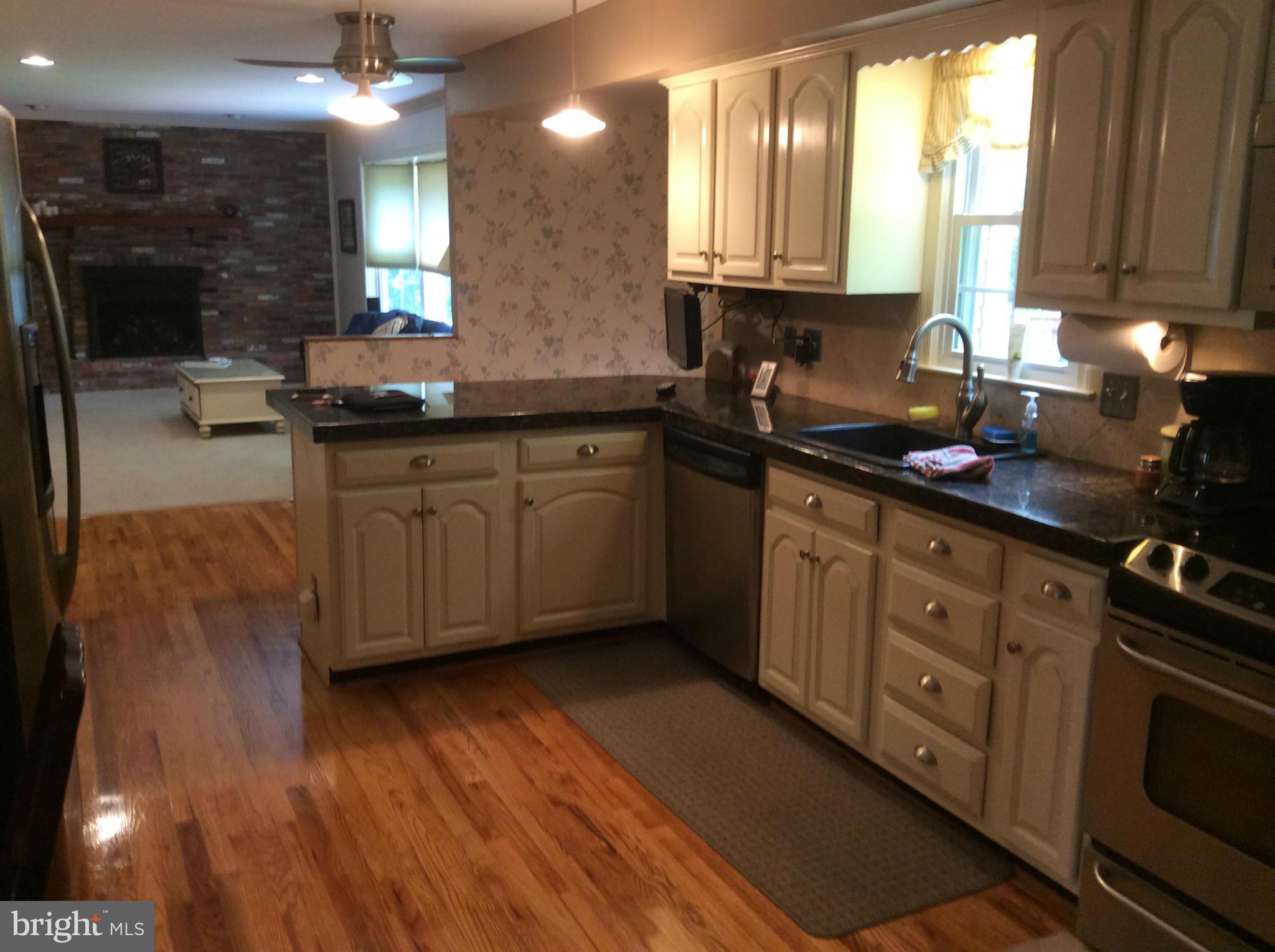 15516 Langside Street Silver Spring, MD 20905 - Photo 7 of 30 Kitchen