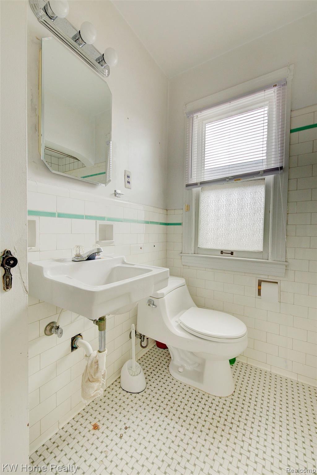 20251 Stratford Road Detroit, MI 48221 - Photo 32 of 42 930A8442_3_4.jpg