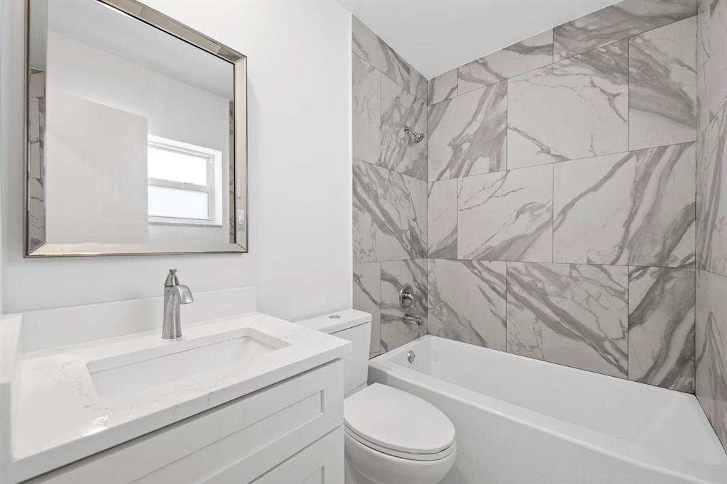 9203 Northwest 71st Street Tamarac, FL 33321 - Photo 3 of 23 a bathroom with a sink toilet and bathtub