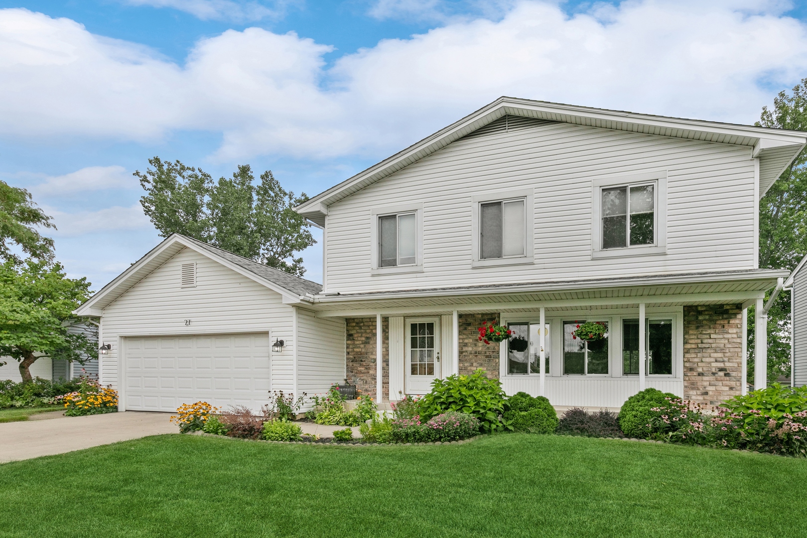 27 Joslyn Drive Elgin, IL 60120 - Photo 1 of 17 front view of a house with a yard