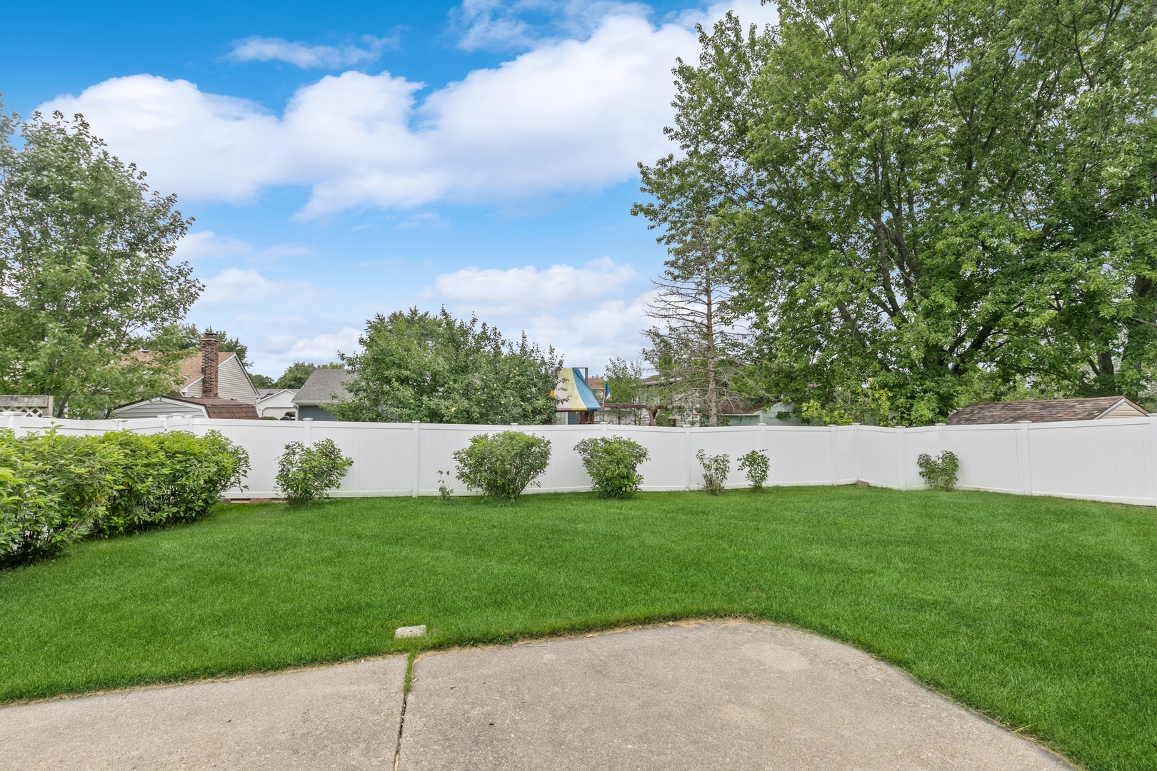 27 Joslyn Drive Elgin, IL 60120 - Photo 15 of 17