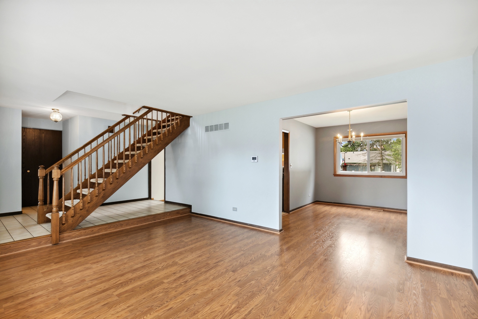 27 Joslyn Drive Elgin, IL 60120 - Photo 3 of 17 a view of an entryway with wooden floor