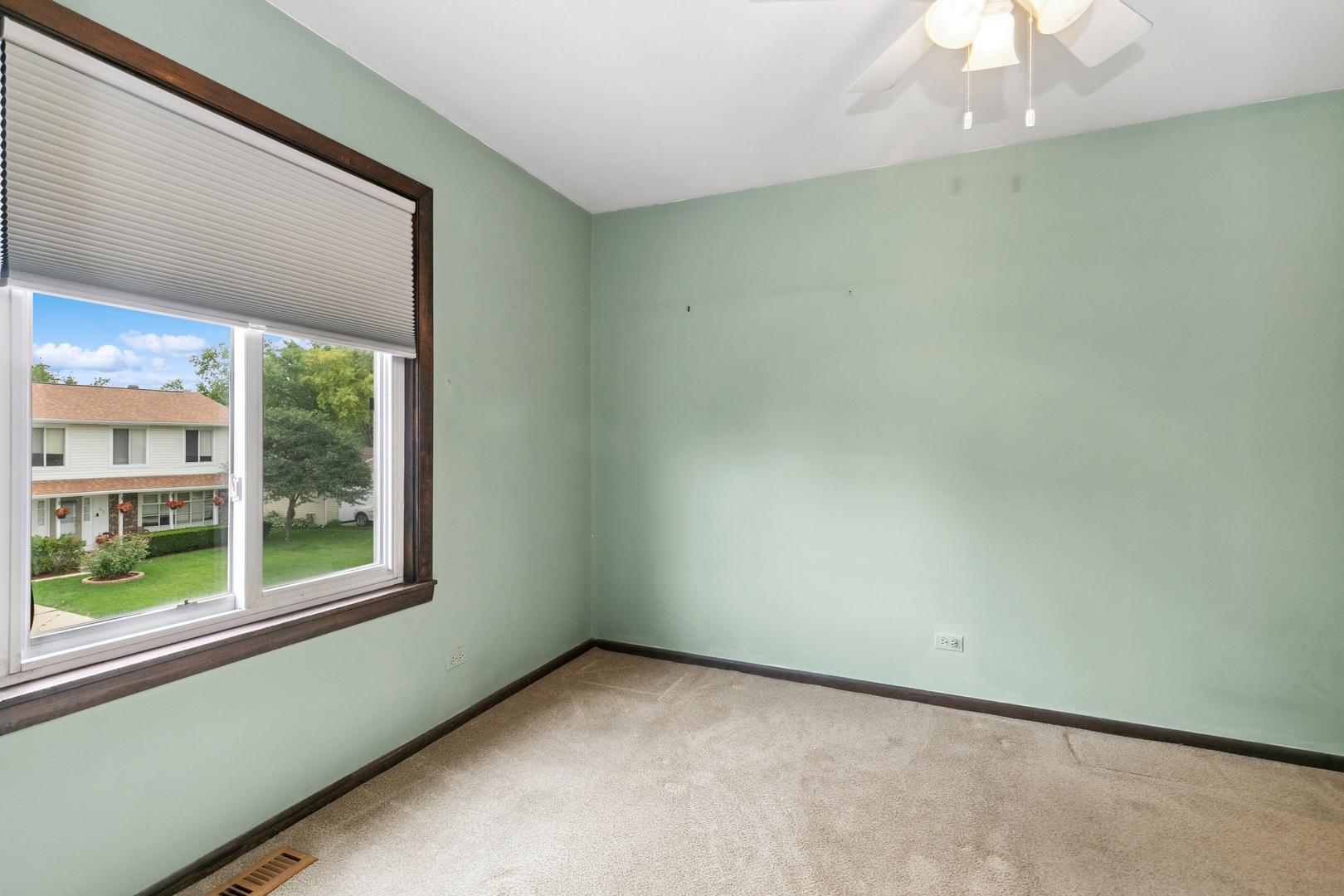 27 Joslyn Drive Elgin, IL 60120 - Photo 10 of 17 a view of an empty room with a window