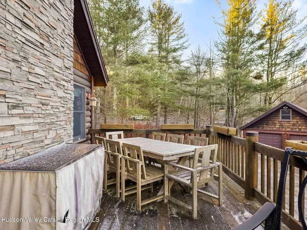 a picture of a wall with a white wall