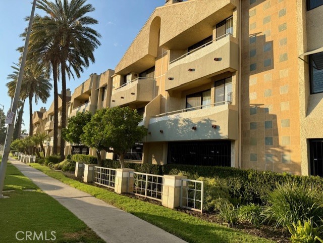 19009 Sherman Way, Unit 34 Reseda, CA 91335 - Photo 23 of 27 a front view of a building with a garden