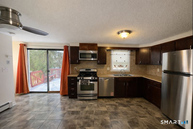 53 Farmstead Circle Bloomfield, CT 06002 - Photo 5 of 18