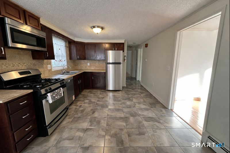 53 Farmstead Circle Bloomfield, CT 06002 - Photo 6 of 18