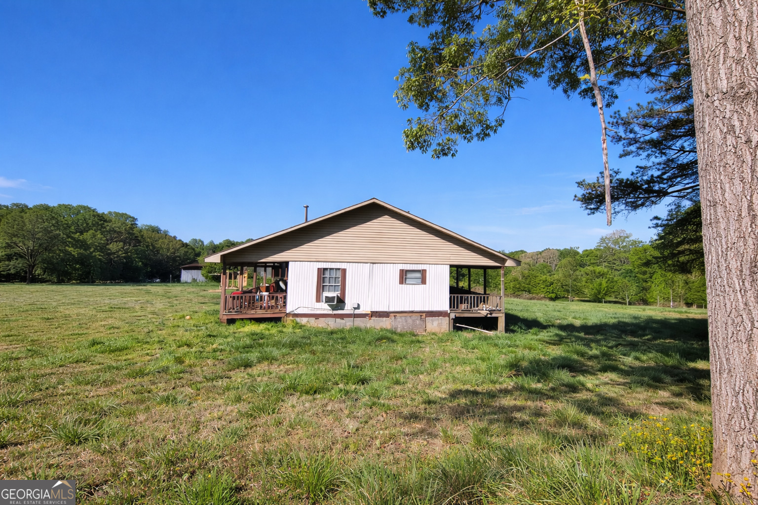 200 Homer Stephens Road Cornelia, GA 30531 - Photo 2 of 16 a view of a house with a yard