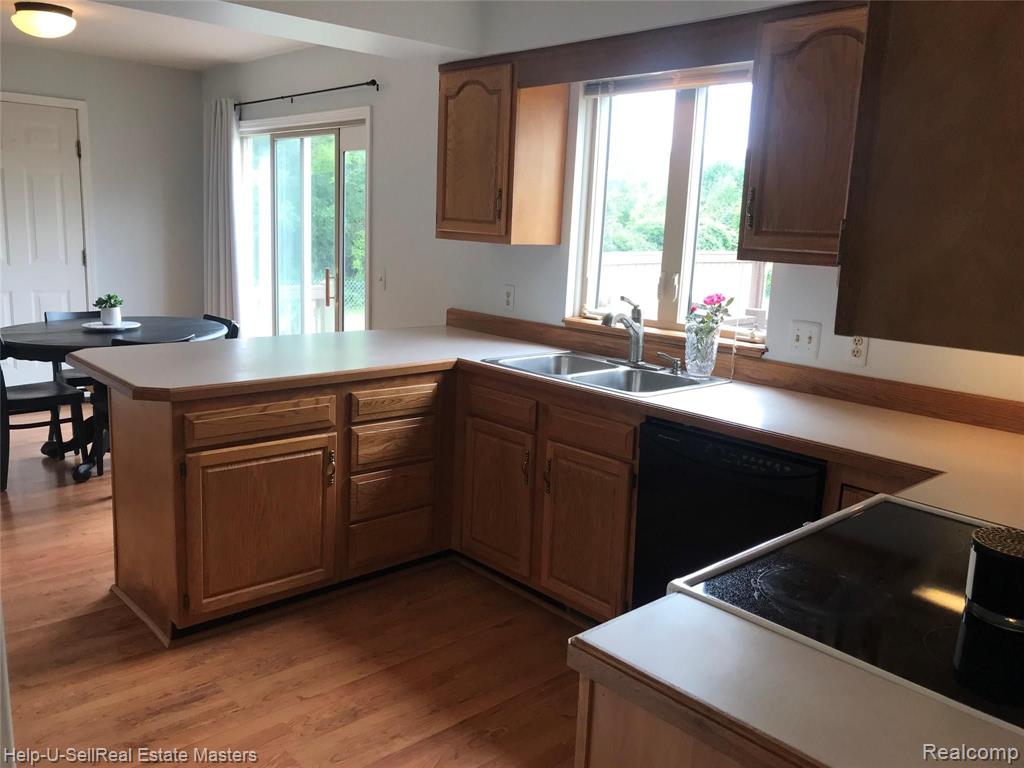 5787 State Road Fort Gratiot, MI 48059 - Photo 7 of 26